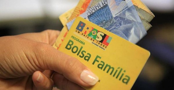 Beneficiários do bolsa família passam a receber 13º salário