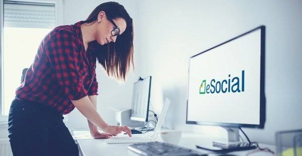 Migração de empregadores para eSocial só terminará em 2023