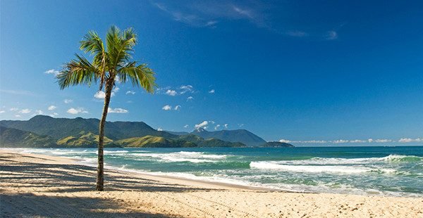 Trabalhador que entregou atestado e postou foto na praia é multado