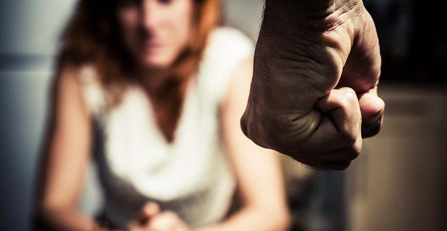 Auxílio Emergencial: Mulheres vítimas de violência doméstica receberão em dobro