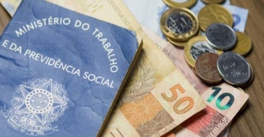 Governo reduz aumento do salário mínimo para 2021
