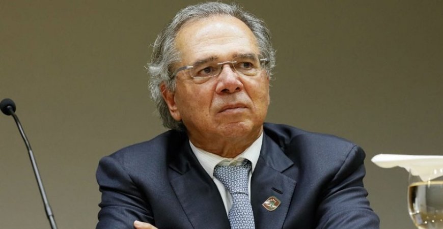 Bolsa Família permanecerá se não for possível financiar Renda Cidadã, diz Guedes 