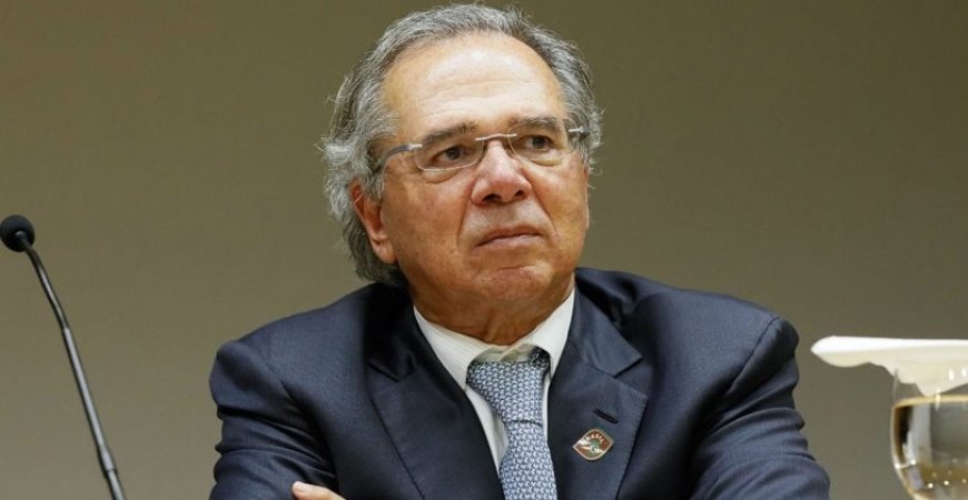 Bolsa Família permanecerá se não for possível financiar Renda Cidadã, diz Guedes