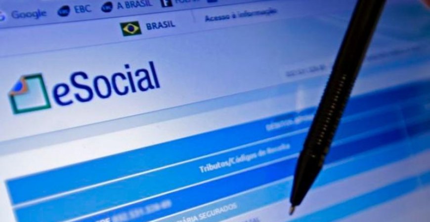 Governo lança eSocial simplificado e anuncia revisão de normas trabalhistas