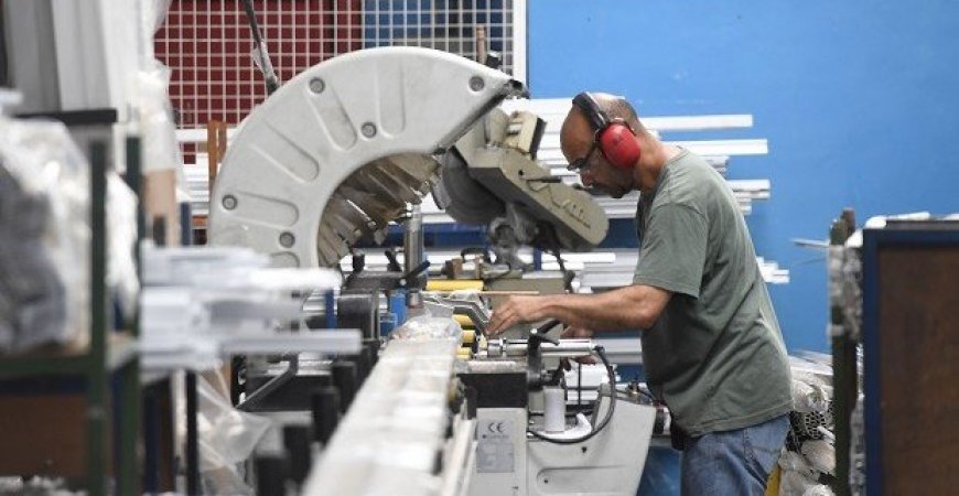 Confiança do empresário industrial recua em janeiro