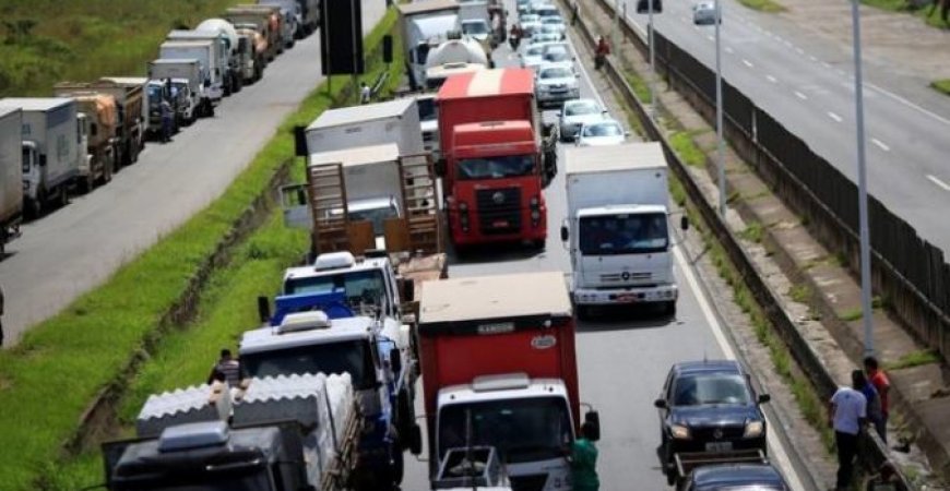 Bolsonaro autoriza zerar PIS/Cofins sobre diesel para evitar greve dos caminhoneiros