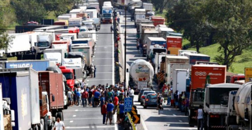 Greve dos caminhoneiros é confirmada para segunda, mesmo com apelo de Bolsonaro