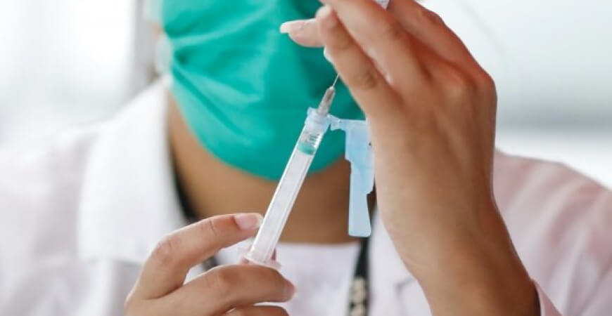 Projeto proíbe dispensa por justa causa para empregado que não se vacinar contra Covid-19
