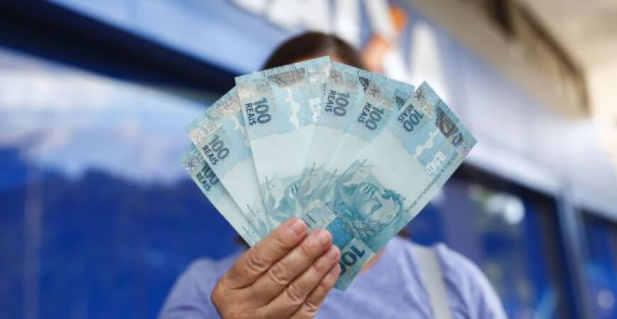 Governo libera auxílio emergencial para mais de 200 mil famílias