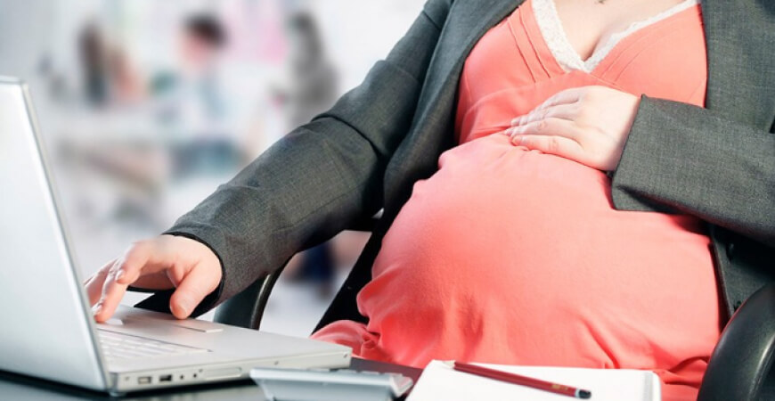 Podcast: Entenda todos os pontos da Lei 14.151 que determina que grávidas trabalhem remotamente