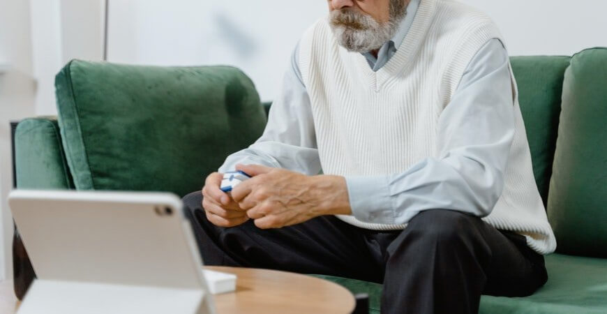 Prova de vida: idosos a partir de 80 anos ou doentes podem fazer comprovação de casa