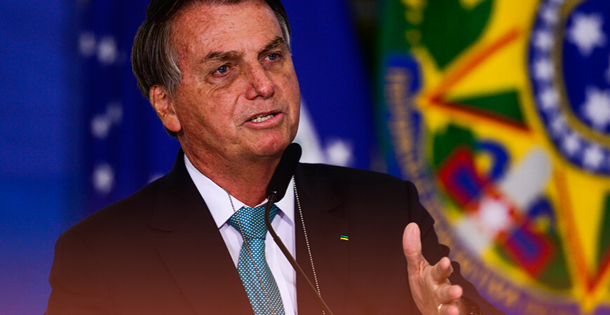 Bolsa Família: Bolsonaro diz que governo trabalha para que valor ultrapasse R$ 300