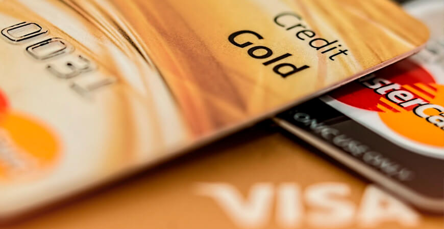 Juros do cartão de crédito e do cheque especial registram a maior taxa dos últimos 15 meses