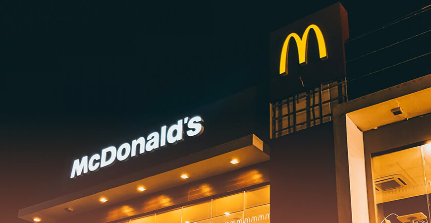 TST: Mcdonald's deve pagar salário mínimo e vale-alimentação