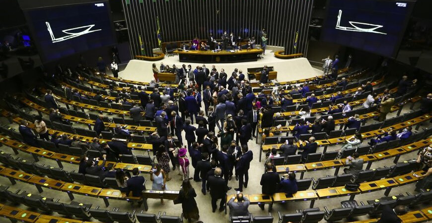 Auxílio Brasil: Congresso aprova projetos de R$ 9 bi para financiar programa ainda neste ano
