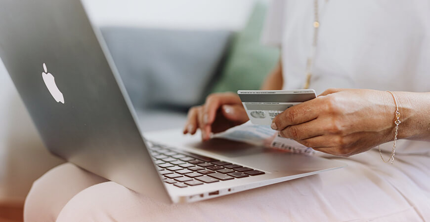 Compras online ganham força e e-commerce deve fechar ano com faturamento de R$304 bi