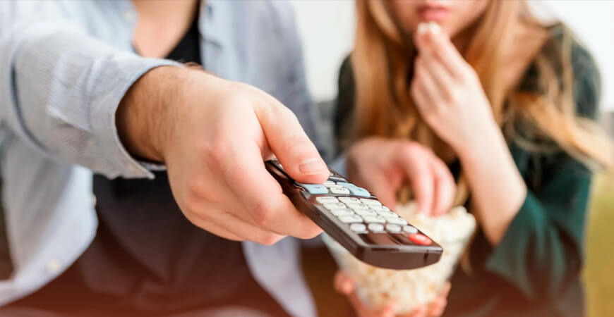 Aproveite o fim de ano para relaxar e aprender sobre economia com filmes e séries, confira algumas opções