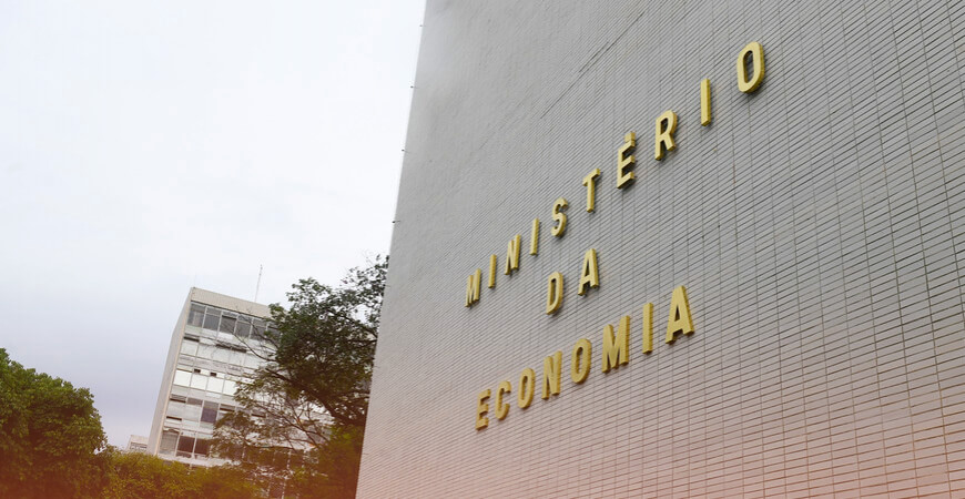 Ministério da Economia está com 300 vagas de emprego disponíveis com salários de até R$ 6,1 mil; Inscrições acabam hoje (14)