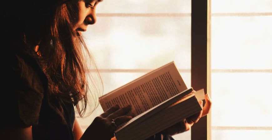 8 livros sobre finanças e investimentos para tirar as metas do papel