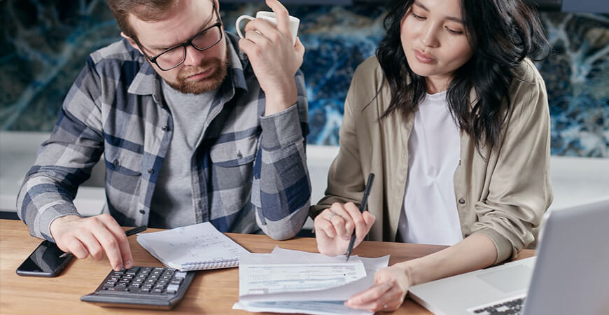 Recorde de endividamento e maior taxa de juros em 5 anos prejudicam a economia e aumentam inadimplência