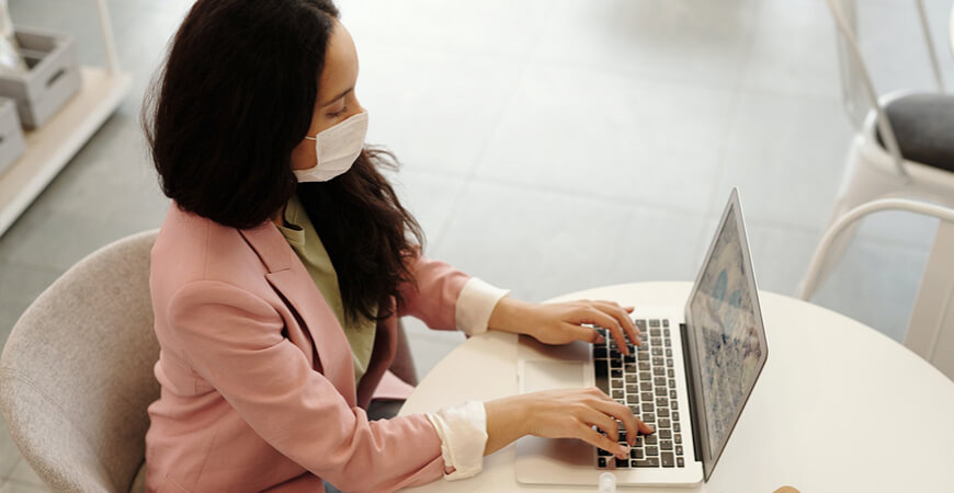 Máscaras ainda são obrigatórias no ambiente de trabalho