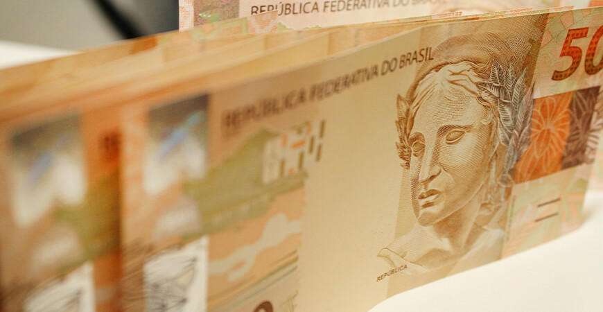 Renda dos trabalhadores mais ricos cai 16% na pandemia