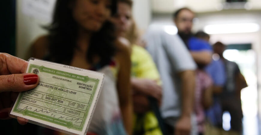 Prazo de tirar e regularizar título de eleitor termina hoje; veja as penalidades