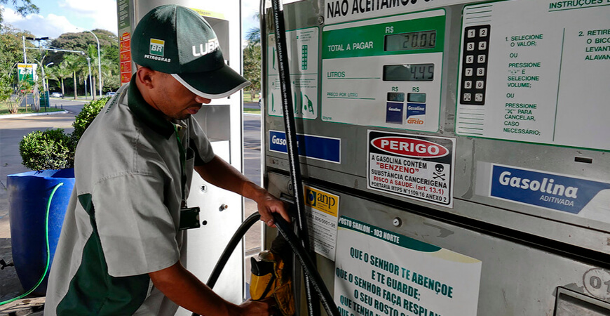 Governo pode ir ao STF contra governadores por preço do combustível