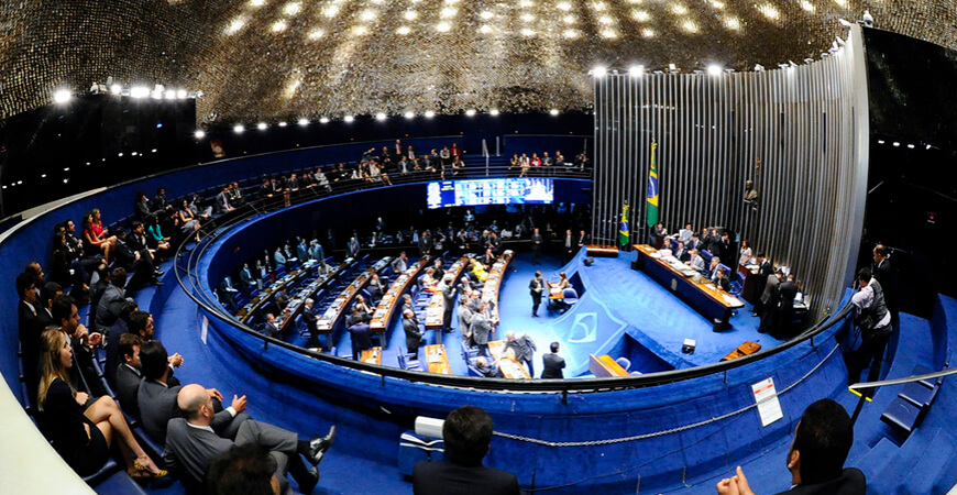 Senado deve votar sobre teto do ICMS de combustíveis hoje (13)