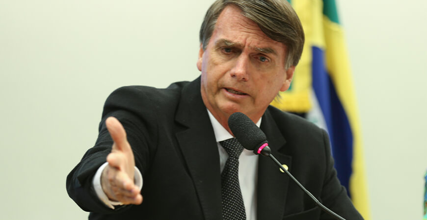 Bolsonaro sanciona redução de ICMS de combustíveis