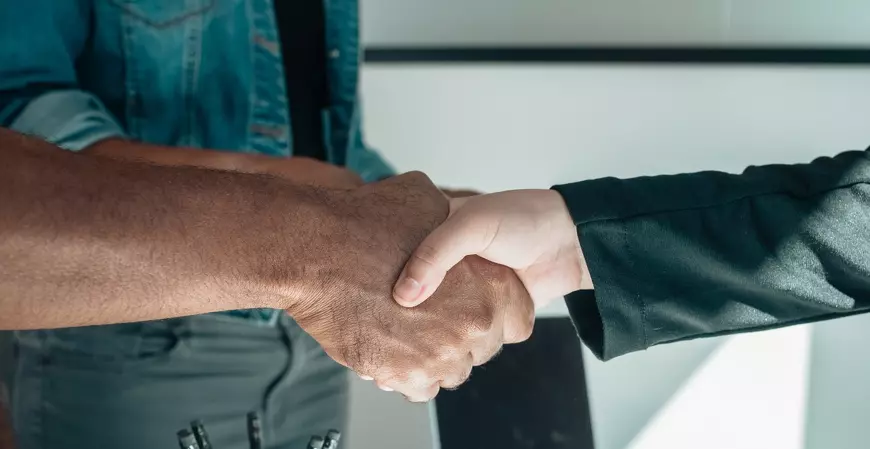 Nova lei dispensa testemunhas em contratos eletrônicos, como títulos executivos