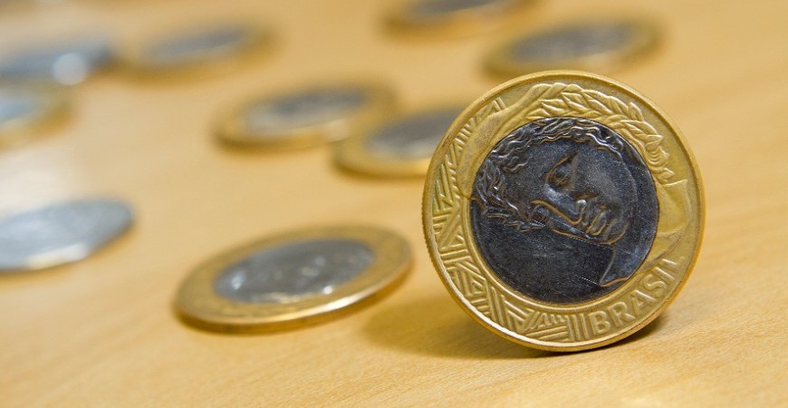 Entre o 1% mais rico, negros pagam mais IR que brancos