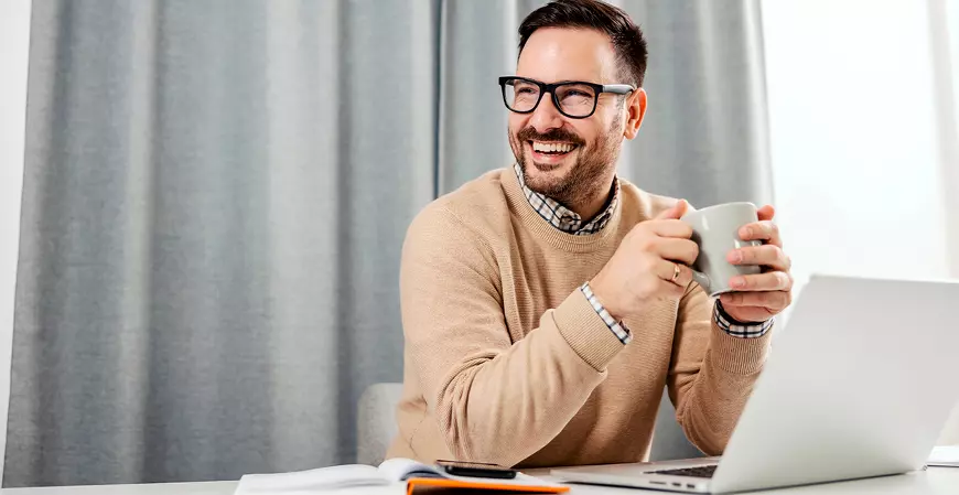 Trabalho presencial:  bem-estar é considerado tão importante quanto o salário