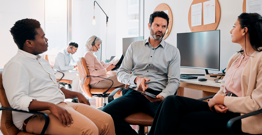 Ofensas a colega fora do trabalho: saiba como isso pode resultar em demissão por justa causa