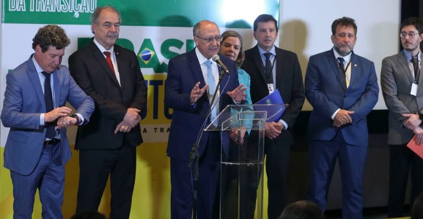 PEC da Transição: novo governo propõe Bolsa Família fora do teto por 4 anos, mas admite negociar