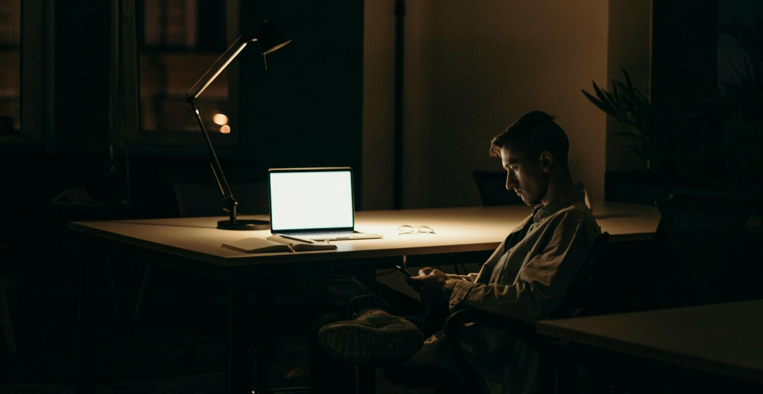 Golpes financeiros online atingem metade dos brasileiros em 2024