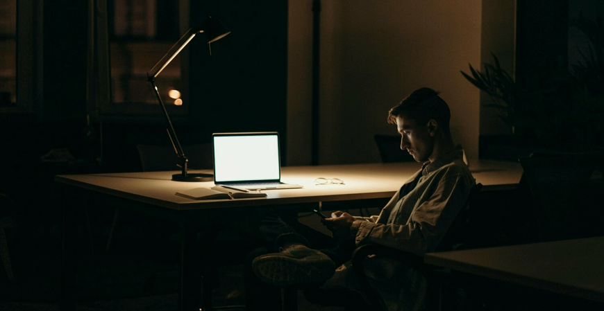 Crédito fácil demais? Desconfie: veja como reconhecer fraudes ao pedir empréstimo online