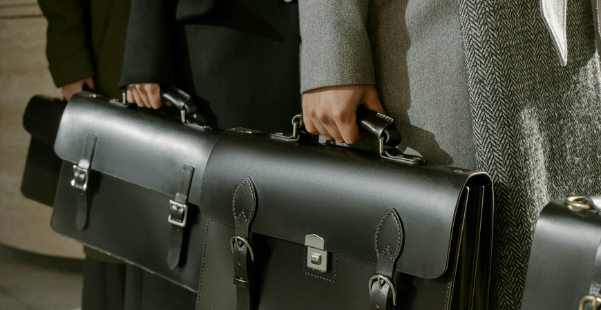 Rotatividade de CEOs atinge recorde: investidores pressionam, novos líderes surgem, mas mulheres ficam para trás