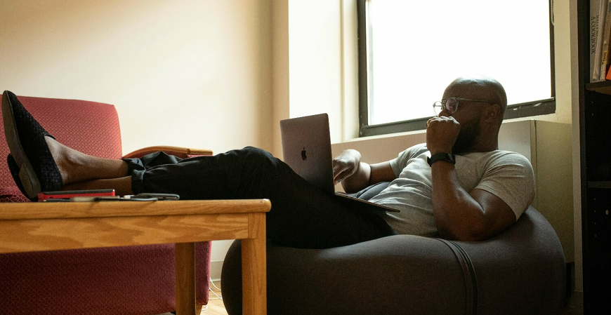 Quem tem medo do home office? Dados mostram quem tem razão nessa disputa