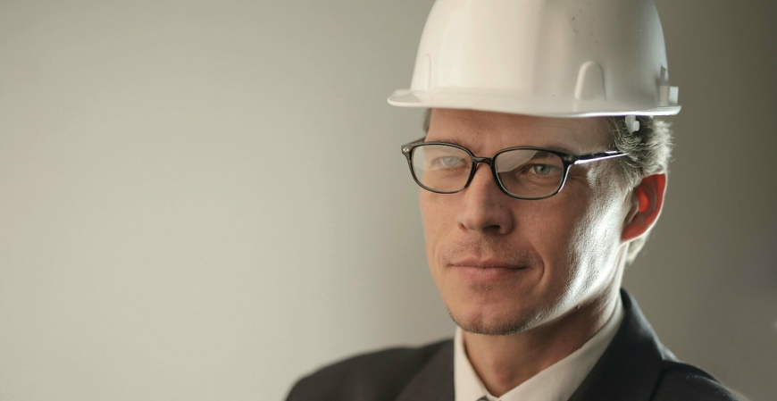 Sete em cada dez profissionais de engenharia tiveram aumento salarial acima da inflação, revela pesquisa 