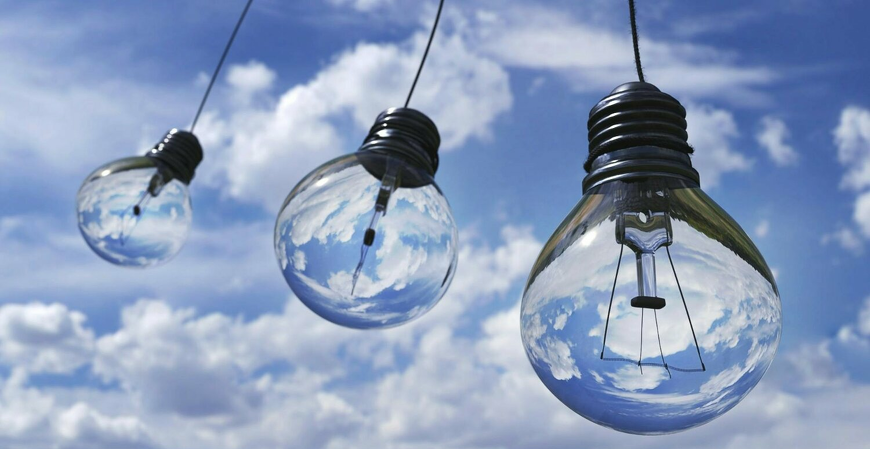 Entenda na prática como a energia solar pode reduzir a conta de luz em até 90%.