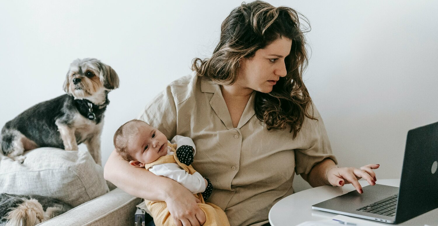 Direitos trabalhistas garantidos às mulheres grávidas e adotantes