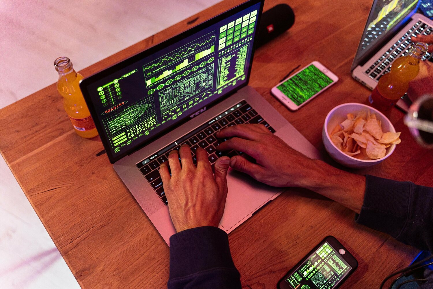 Crimes digitais: golpes desviam US$51 bilhões em 2024