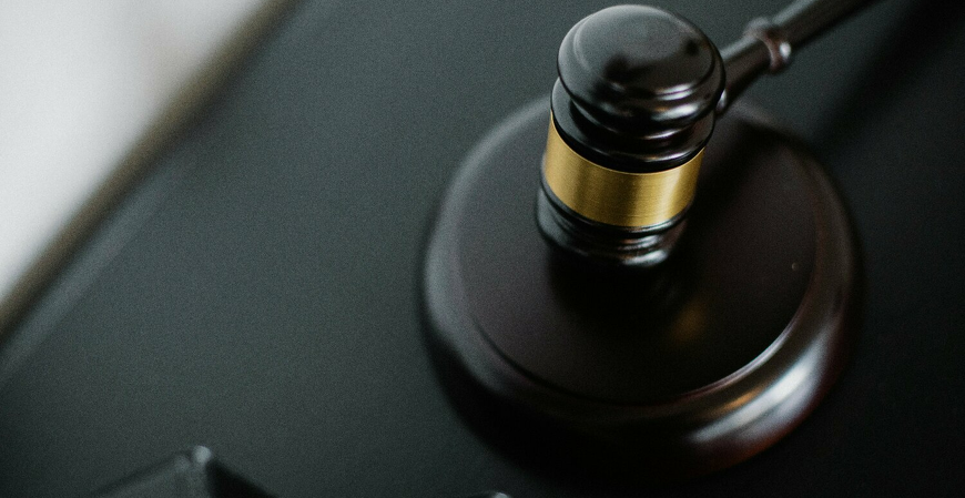 Empresa consegue barrar aumento de imposto com decisão judicial inédita