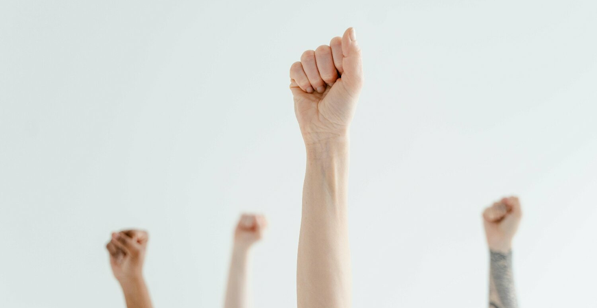 Ações trabalhistas batem recorde e espera para receber valores pode aumentar: conheça alternativa