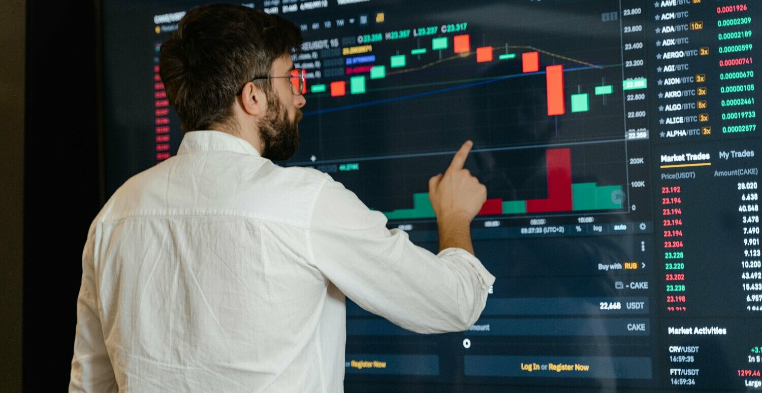 Mercado de ações volátil, dólar fraco, juros e inflação em alta vão marcar o Brasil em 2026