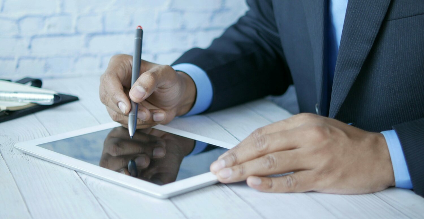 Assinaturas Eletrônicas: STJ amplia validade, mas alerta para riscos