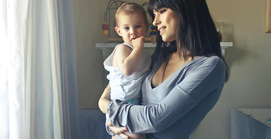 Mães devem ser um grupo prioritário nas políticas de equidade e diversidade das empresas, diz especialista