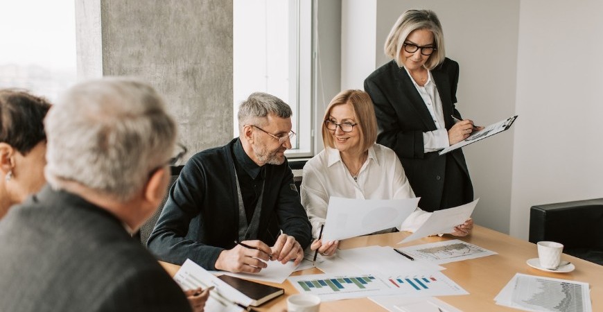 Por que as empresas estão adotando o microlearning como estratégia de aprendizagem?