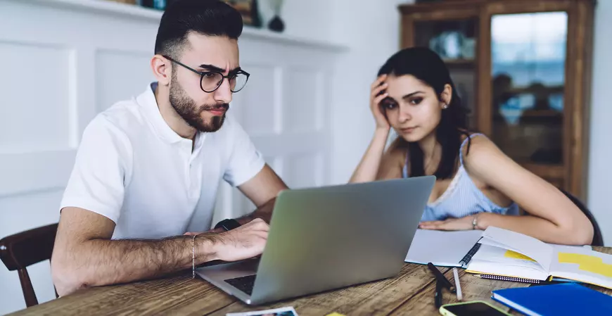 Famílias brasileiras atingem novo recorde de endividamento afetando a capacidade de consumo